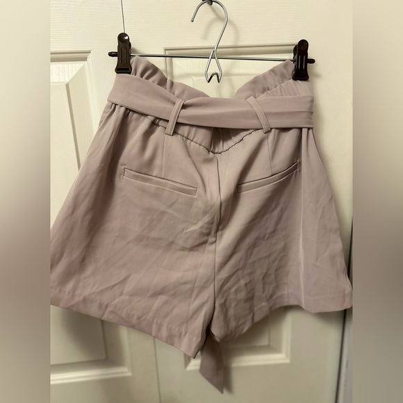 DYNAMITE Beige Paper-bag Shorts, size S - Picture 4 of 5